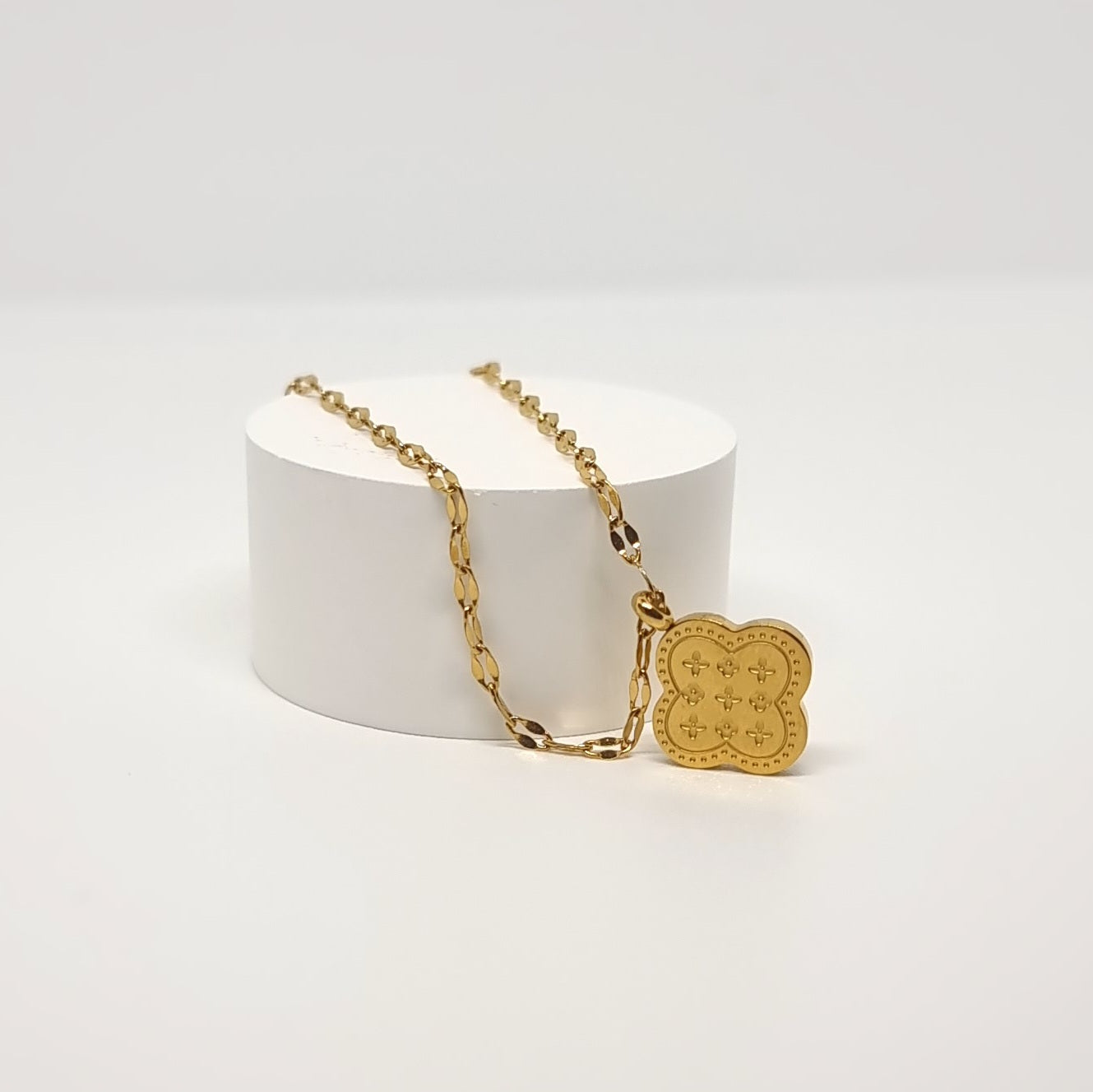 Gold Single Four-Leaf Clover Pendant Necklace