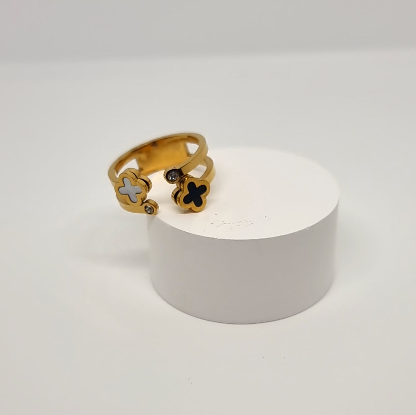 Black & White Clover Ring
