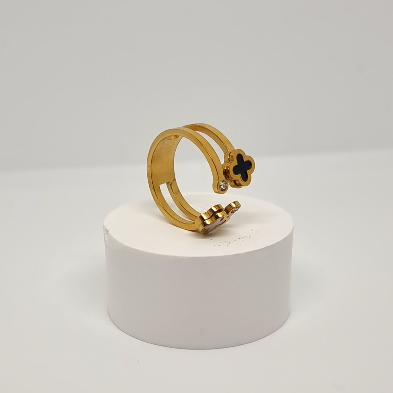 Black & White Clover Ring