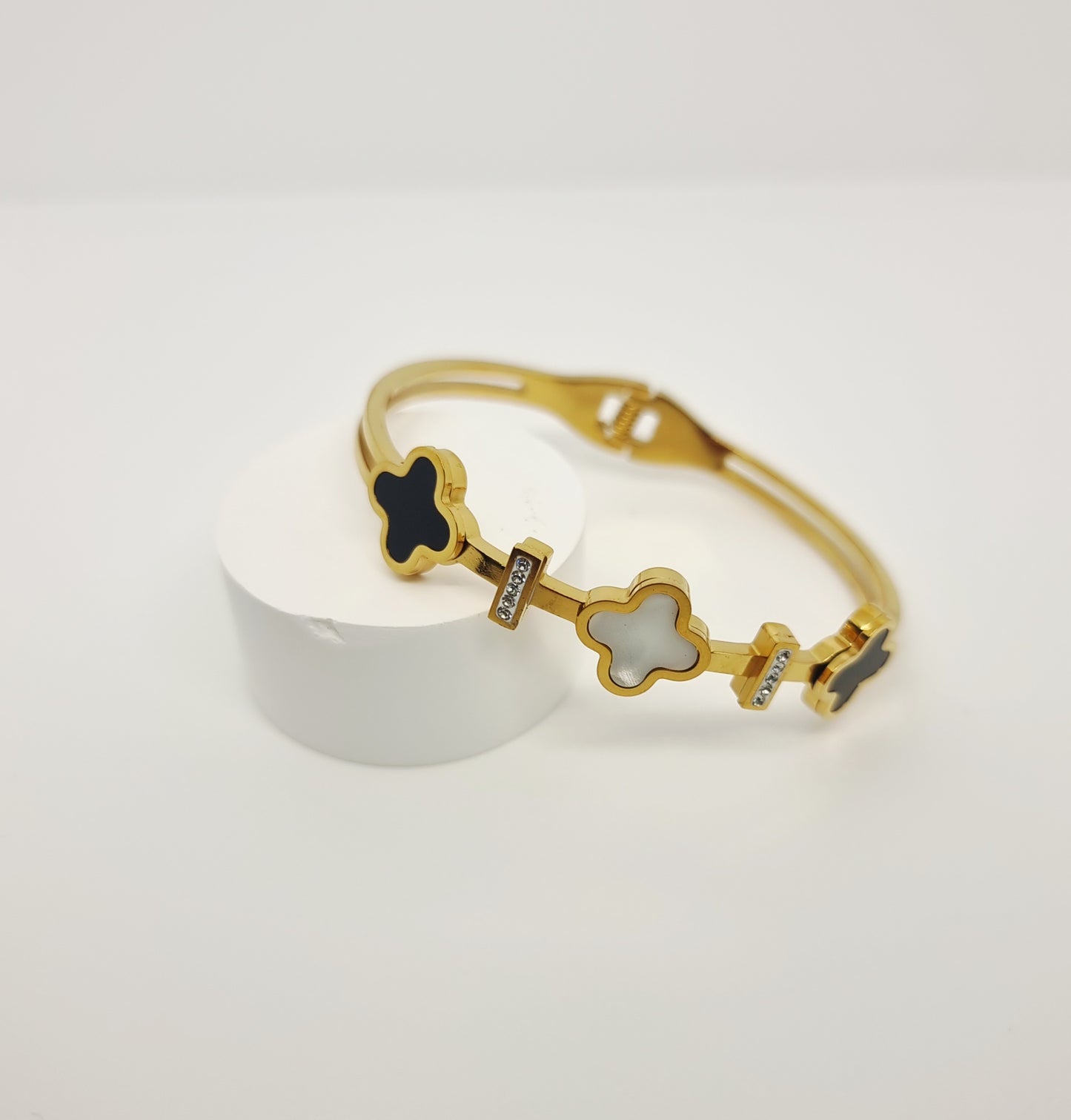 Black and White Clover Diamond Bangle