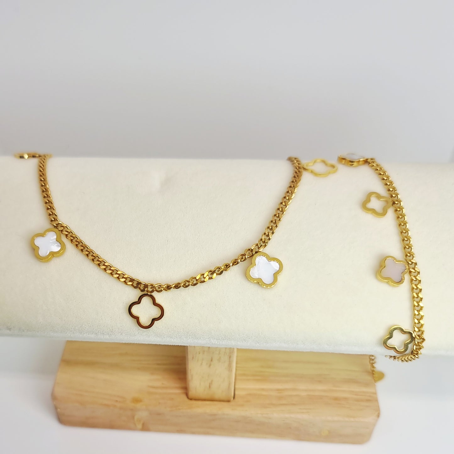 White After Gold Four-Leaf Clover Set