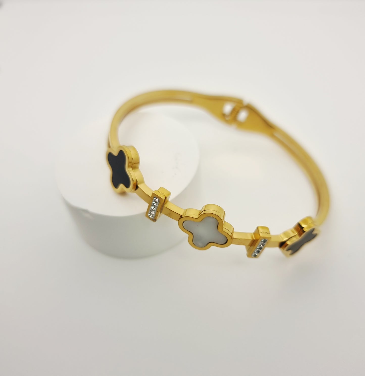 Black and White Clover Diamond Bangle