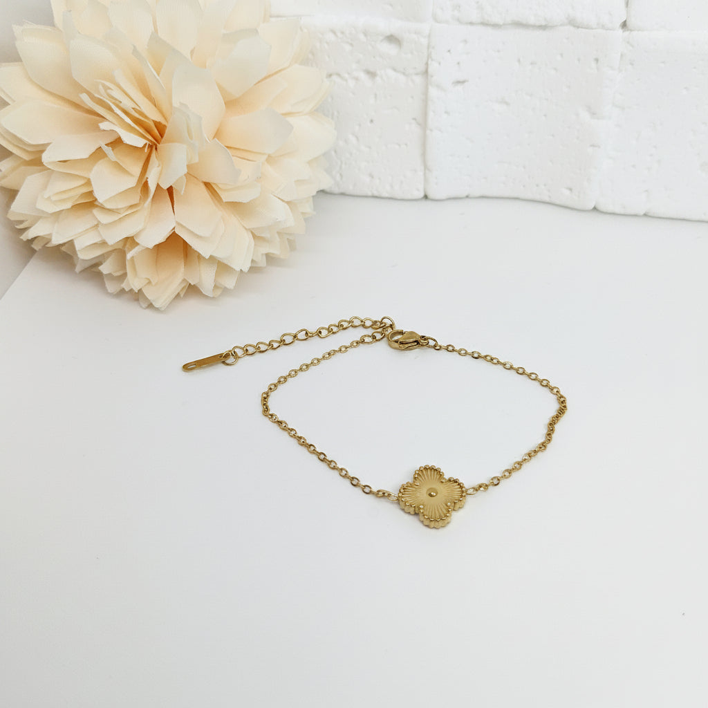 13mm Single Gold Four-Leaf Clover Bracelet