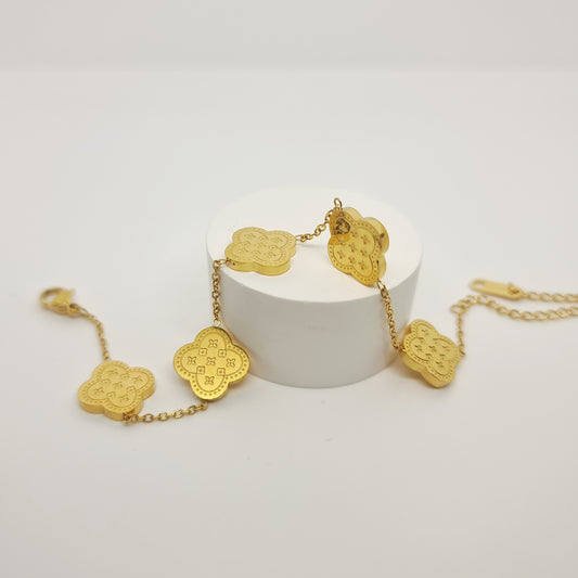 Gold Pattern Four-Leaf Clover Bracelet
